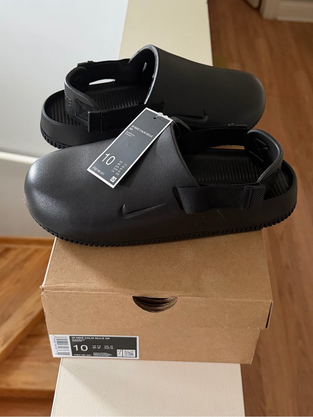 Brand new”NIKE calm mule na”slippers(unisex).Size-W-10,M-9.Color-black/noir🖤